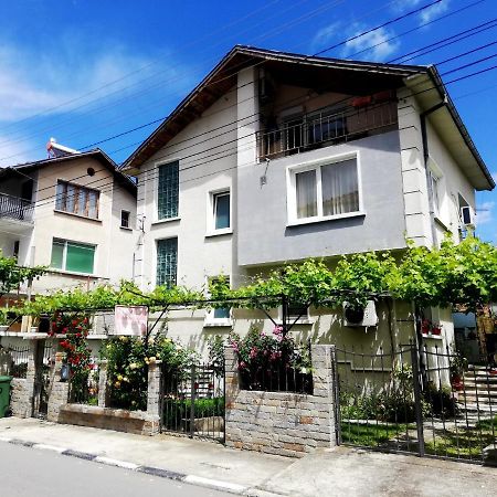 Къща За Гости Стойнови Pavel Banya Exterior foto